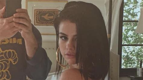 selena gomez nuda|Selena Gomez Poses Topless in Cheeky New Photo